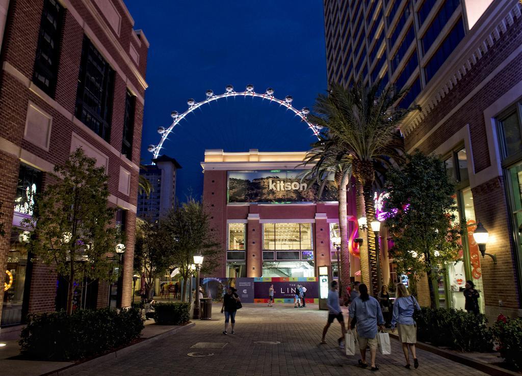 The Linq Hotel And Casino Las Vegas Zewnętrze zdjęcie The strip at night